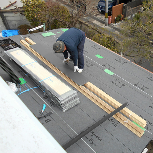 向日市　屋根のリフォーム施工中
