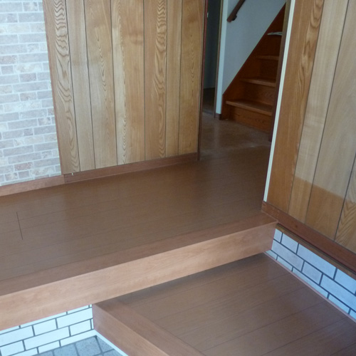 玄関リフォーム・段差を降らして昇降しやすく